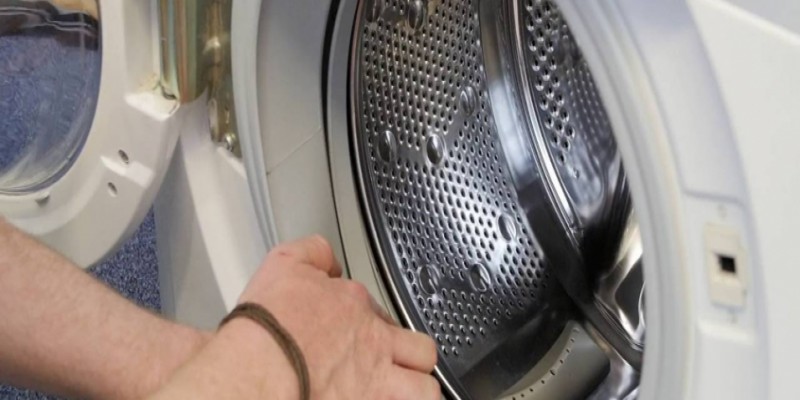 علت جمع شدن آب در لباسشویی
